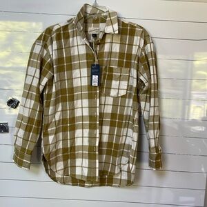 NWT BUTTON DOWN PLAID TOP